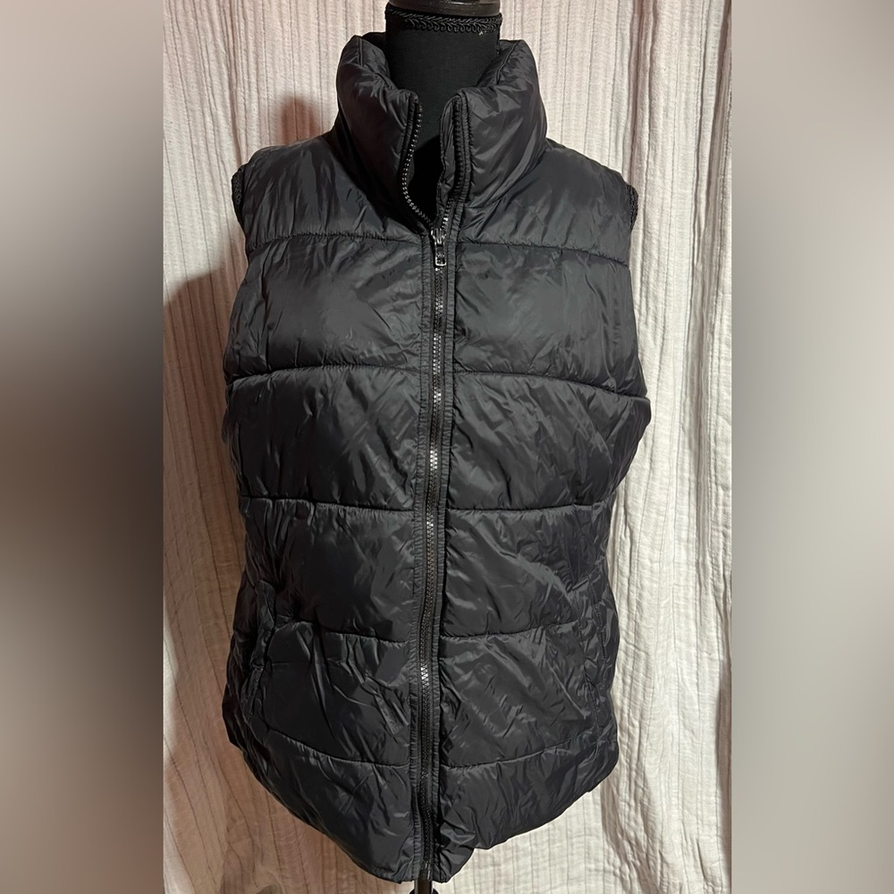Old Navy Black Puffer Zip-up Vest - Picture 1 of 6